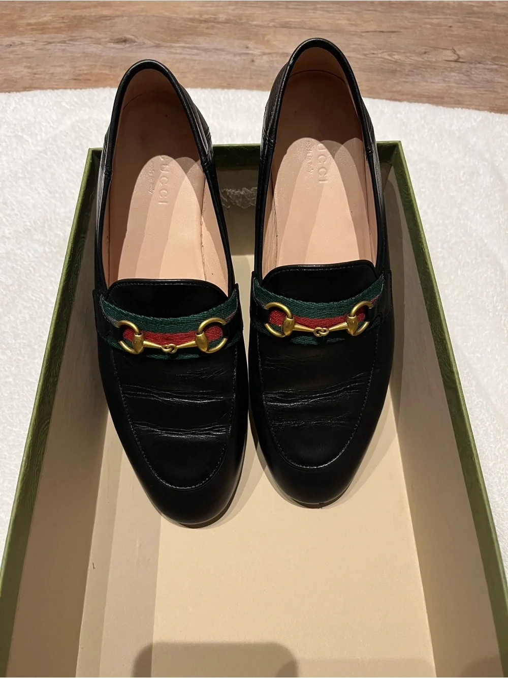 Authentic Gucci Black Leather Loafers with Green-Red Web and Gold Horsebit - Picture 3 of 16